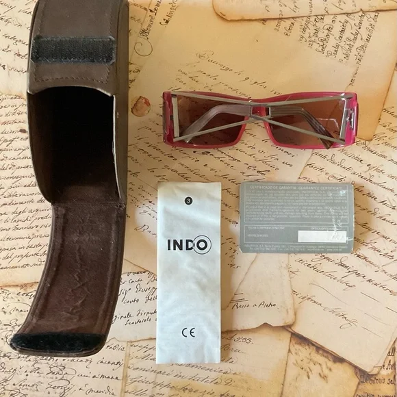 212 CAROLINA HERRERA Her Vintage Brown Sunglases display picture 3